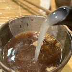 石臼挽き手打 蕎楽亭 - かなり白濁としてトロみがありました。ウマイ！