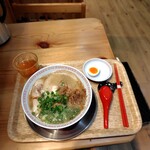 尾鷲しおラーメン モクモクしお学舎 - 和風塩とんこつラーメンチャーシュー追加（1180円）