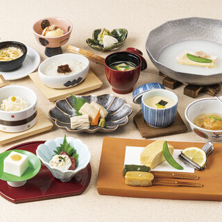 旬食材の一皿や当店名物が堪能できる「梅の花膳」をご堪能あれ