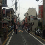 インディアンレストラン ジャキール - 松陰神社前の商店街に店はあります