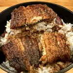 黒門 川ひろ - 二段重ねの二段目にも大ぶりのうなぎが姿を見せる