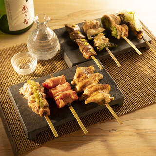 《3種の銘柄鶏を使い分け》備長炭香る焼鳥ほか、限定メニューも
