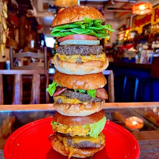 沖縄ブランド豚を使った手ごねパティ×特注バンズのハンバーガー