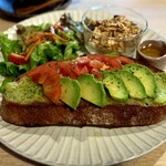 はしら - ☆BREAD COMBINATION 
                                   •   ミニグラノーラ＆ヨーグルト
                                   •   サラダ
                                   •   選べるサワードゥ オープンサンドイッチ
                                   •   選べるドリンク