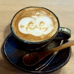 はしら - ・カプチーノ（ジャック・オー・ランタン）
      憎めない表情のキュートなジャック・オー・ランタンと
      厚手で暖かみのあるカップ＆ソーサーの組み合わせが良き
