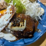 ナカガワ☆スエ食堂 - チーズと目玉焼きがトッピング