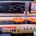 スシロー - 料理写真:獲ってる間に流れていく皿