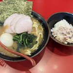 横浜ラーメン おか本 - 特製並 小ライス(刻みチャーシュー乗せフリー)付きで@1,000円
