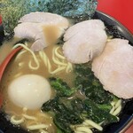横浜ラーメン おか本 - 特製並のアップ