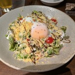 原価ビストロチーズプラス - 2種チーズのシーザーサラダ〜温玉乗せ〜
