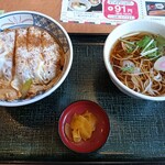 和風レストランまるまつ - 料理写真:ランチのカツ丼とミニそばセット