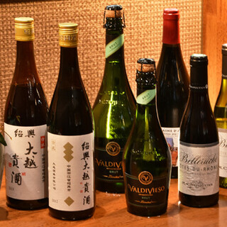 まろやかで飲みやすい紹興酒をはじめ、幅広いドリンクを揃えます