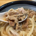 麺許皆伝 - 出汁の染みた牛肉