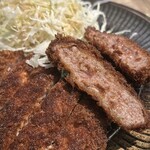 九州博多料理 なべ音 - メンチカツから肉汁が滴る