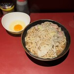 ラーメン二郎 - 豚1枚ラーメン、つけ麺味、生たまご、野菜少なめ