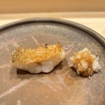すしのいずみ - 白甘鯛の鱗焼き