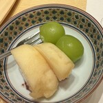 ツル - 本日のデザートは桃とシャインマスカット