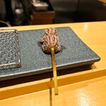 焼き鳥 茂 東桜 - 砂肝
      
      大きい。弾力とゴリュゴリュとした歯ざわりが心地よく、ほどよく肉汁がある