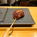 焼き鳥 茂 東桜 - 手羽先
      
      ダントツのMVP
      
      照り焼き・麹・炭のような薫香
      
      肉の味の濃さ、肉汁、旨味がぶっちぎり
      脱骨してあるのも塊をかぶりつけるので良い
      