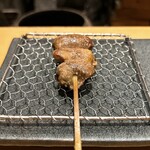焼き鳥 茂 東桜 - 心臓
      
      脂肪分が少ないヘルシーながらもジューシー
      特有の風味はあれど臭みはない