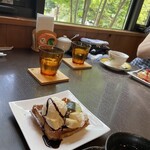 Cafe' Y's Garden - 