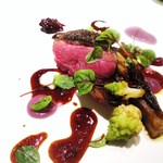 エクアトゥール - ビュルゴー家ルアン鴨、紫芋のピューレ、プルーン添え