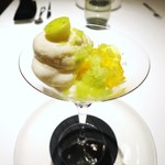 エクアトゥール - ヨーグルトのムース、レモングラスのジュレ、青りんごのジュレ、洋梨