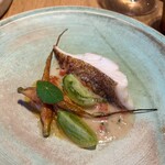 arkua - 発酵バターとシャンパンを煮詰めたソースで仕上げるキジハタと姫人参のムニエル