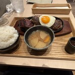 ミートテック - ミートテックハンバーグ+目玉焼きトッピング