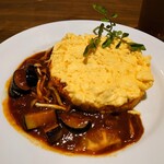 デニーズ - 【期間限定】ガトー仕立てのオムライス
      ～秋のデミミートソース【古屋壮一シェフ監修】