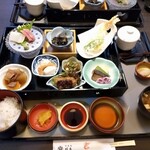川喜 羽島店 - 全12品の昼遊膳
