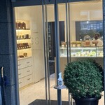 LESS by Gabriele Riva & Kanako Sakakura - 