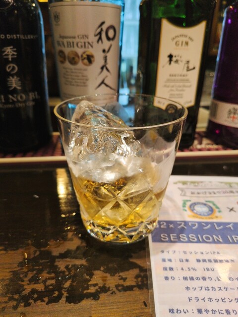 82 Shinjuku West Exit Large Guard photo 2