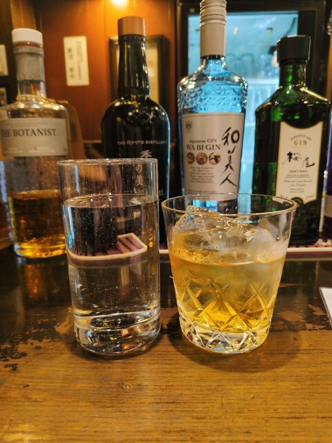 82 Shinjuku West Exit Large Guard