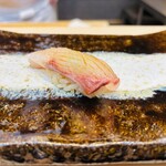 THE SUSHI TOKYO 旬 - ◆カンパチ(眉間に八の字でカンパチ、九州からやってきた、10月過ぎるとデブなカンパチが旬、大カンパチ)