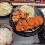 松のや - 料理写真:鶏カツ唐揚げ盛り合わせ1070円とミニポテキャベツ100円。ご飯小盛り。