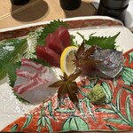 うなぎの中庄 - 刺身盛り。アジ、タイ、マグロ（赤）