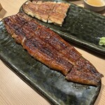 うなぎの中庄 - 蒲焼。一切れが大きい。鰻も大きい。骨せんべいから想像出来る大きさです。