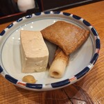 きうら屋 - お通しおでん（豆腐、コンニャク、ちくわ、平天）