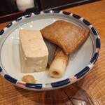 きうら屋 - お通しおでん（豆腐、コンニャク、ちくわ、平天）