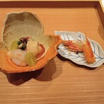 御料理 一燈 - 先付（ボタンエビ、生キクラゲ、菊花2種他胡桃餡）