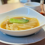 中国料理 旬輝 - 本当は餡がもっとあってフカヒレ見えないから半分くらいとってるw