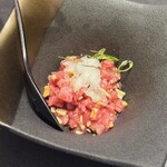 煌 焼肉 - 特選部位の炙りユッケ