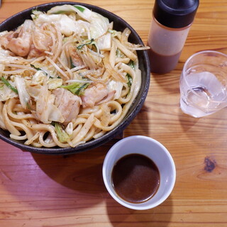 美作ホルモン ほるやん - 料理写真:ホルモン焼きうどん