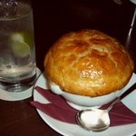 ビルボードライブ東京 - ⑤満腹なのに料理を予約してた・・・フランス産の茸が香る「雉（きじ）のコンソメ　アンクルート（パイ包み）