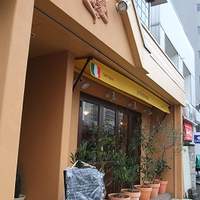 フィーコディンディア - 外観　ケーキショップ幸せの丘の並び