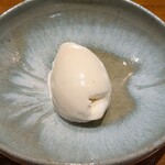 馳走西健一 - 焼津の深層水で作った塩アイスクリーム。