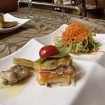 西洋食倶楽部　カン月 - 　何層もあるキッシュ　色合いがきれい