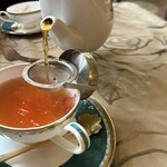 西洋食倶楽部　カン月 - あとは自分でカップに注ぎます