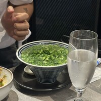 ON the TABLE CHINESE - 